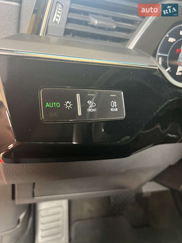 Внедорожник / Кроссовер Audi e-tron 2018 в Киеве фото 53 Внедорожник / Кроссовер Audi e-tron 2018 в Киеве