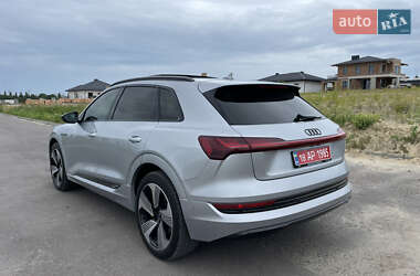 Внедорожник / Кроссовер Audi e-tron 2022 в 