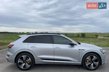Внедорожник / Кроссовер Audi e-tron 2022 в 