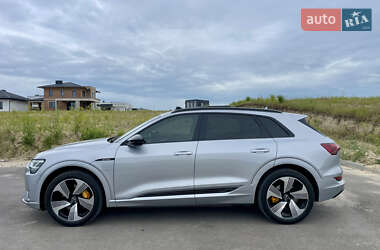 Внедорожник / Кроссовер Audi e-tron 2022 в 