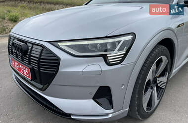 Внедорожник / Кроссовер Audi e-tron 2022 в 