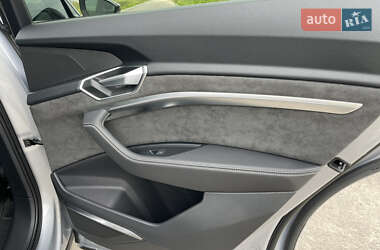 Внедорожник / Кроссовер Audi e-tron 2022 в 