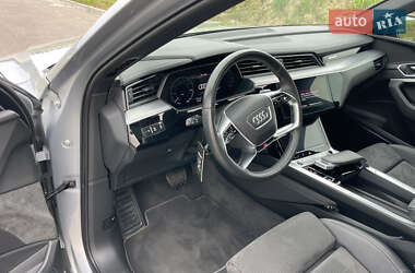 Внедорожник / Кроссовер Audi e-tron 2022 в 