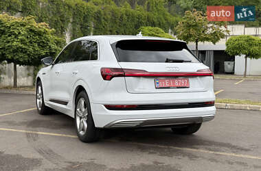 Внедорожник / Кроссовер Audi e-tron 2021 в 