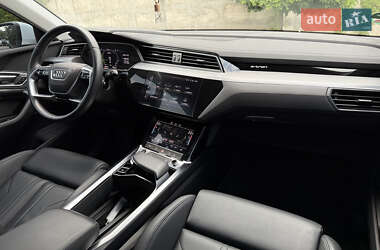 Внедорожник / Кроссовер Audi e-tron 2021 в 
