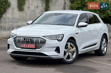 Внедорожник / Кроссовер Audi e-tron 2021 в 