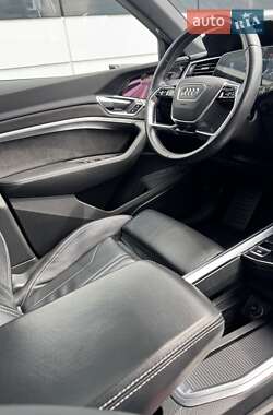 Внедорожник / Кроссовер Audi e-tron 2020 в 