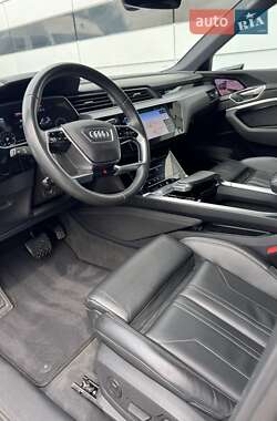 Внедорожник / Кроссовер Audi e-tron 2020 в 