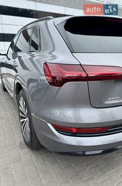 Внедорожник / Кроссовер Audi e-tron 2020 в 
