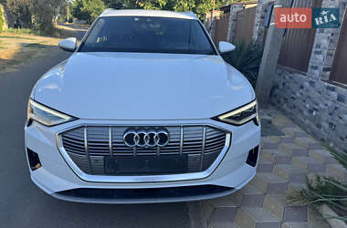 Позашляховик / Кросовер Audi e-tron 2019 в 