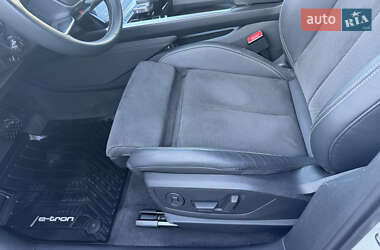 Позашляховик / Кросовер Audi e-tron 2019 в 