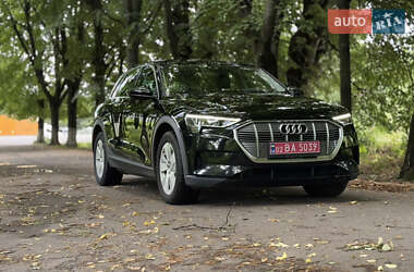 Позашляховик / Кросовер Audi e-tron 2019 в 