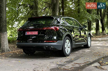 Позашляховик / Кросовер Audi e-tron 2019 в 
