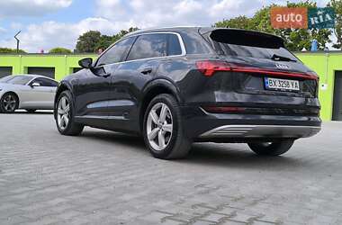 Позашляховик / Кросовер Audi e-tron 2019 в 