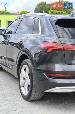 Позашляховик / Кросовер Audi e-tron 2019 в 