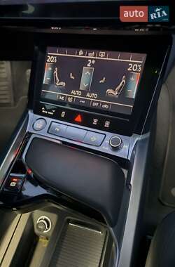 Позашляховик / Кросовер Audi e-tron 2019 в 
