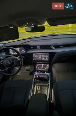 Позашляховик / Кросовер Audi e-tron 2019 в 