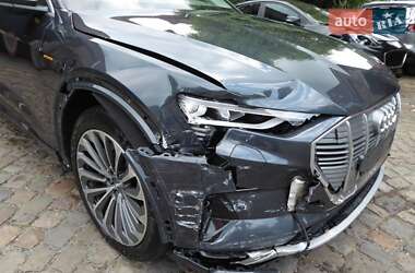 Позашляховик / Кросовер Audi e-tron 2019 в 