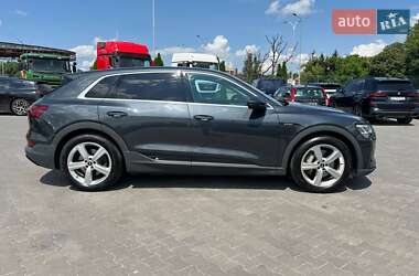 Внедорожник / Кроссовер Audi e-tron 2022 в 