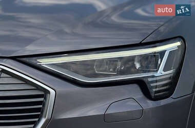 Позашляховик / Кросовер Audi e-tron 2019 в 