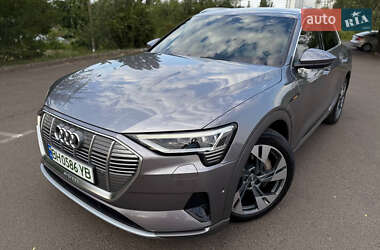 Позашляховик / Кросовер Audi e-tron 2019 в 