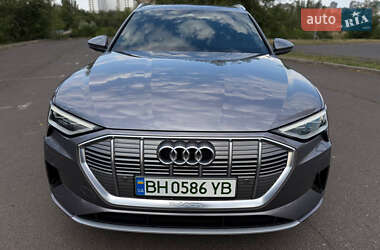 Позашляховик / Кросовер Audi e-tron 2019 в 