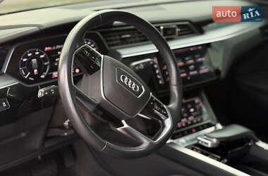 Позашляховик / Кросовер Audi e-tron 2019 в 