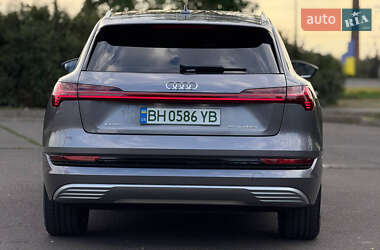 Позашляховик / Кросовер Audi e-tron 2019 в 