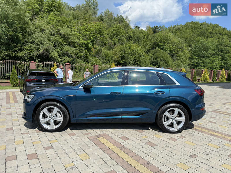 Внедорожник / Кроссовер Audi e-tron 2019 в Сваляве