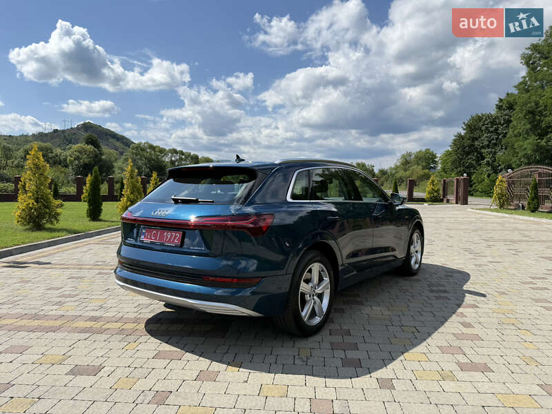 Внедорожник / Кроссовер Audi e-tron 2019 в Сваляве