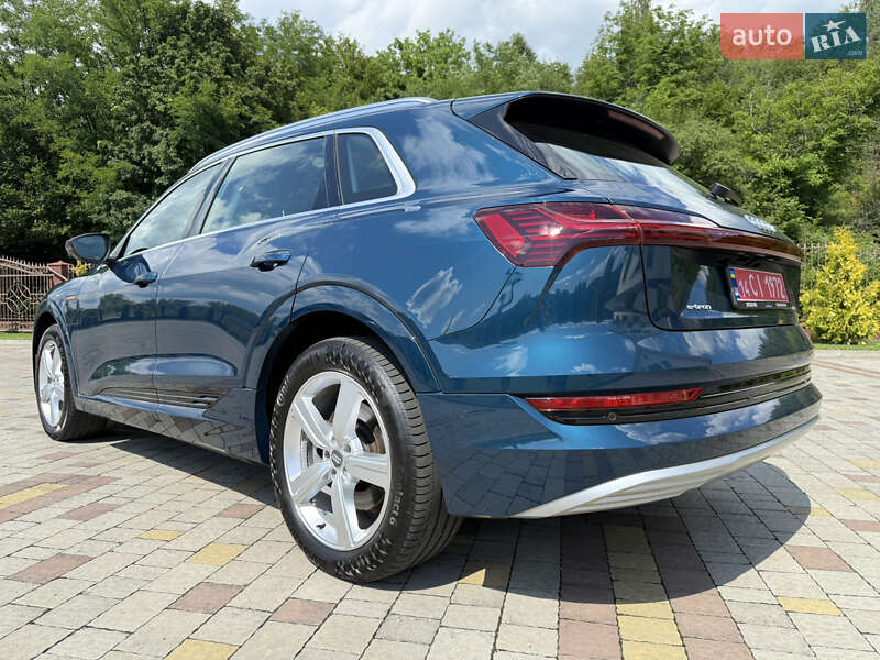 Внедорожник / Кроссовер Audi e-tron 2019 в Сваляве