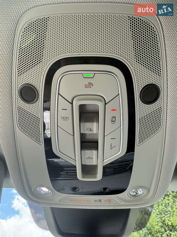 Внедорожник / Кроссовер Audi e-tron 2019 в Сваляве