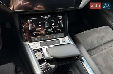 Внедорожник / Кроссовер Audi e-tron 2020 в 