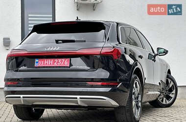 Внедорожник / Кроссовер Audi e-tron 2023 в 