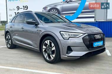 Внедорожник / Кроссовер Audi e-tron 2021 в 