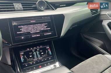 Внедорожник / Кроссовер Audi e-tron 2021 в 