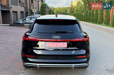 Внедорожник / Кроссовер Audi e-tron 2023 в 