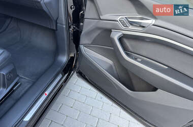 Внедорожник / Кроссовер Audi e-tron 2023 в 