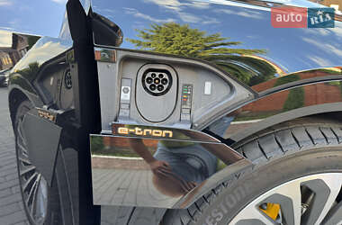 Внедорожник / Кроссовер Audi e-tron 2023 в 