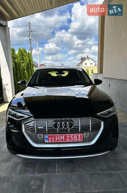 Внедорожник / Кроссовер Audi e-tron 2023 в 