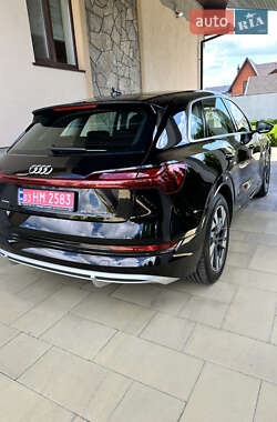 Внедорожник / Кроссовер Audi e-tron 2023 в 