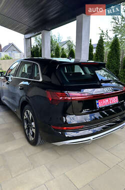 Внедорожник / Кроссовер Audi e-tron 2023 в 
