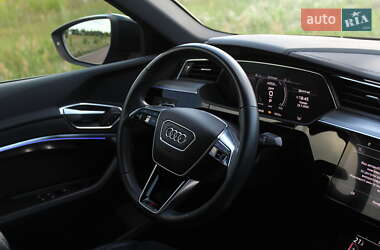 Внедорожник / Кроссовер Audi e-tron 2022 в 