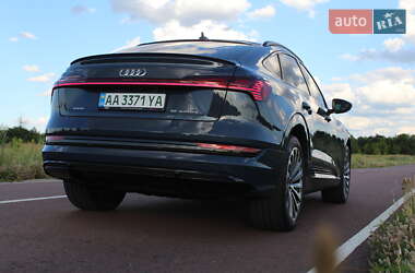 Внедорожник / Кроссовер Audi e-tron 2022 в 