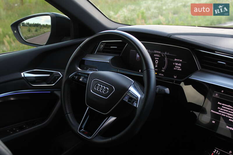 Внедорожник / Кроссовер Audi e-tron 2022 в Киеве