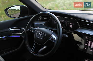 Внедорожник / Кроссовер Audi e-tron 2022 в 