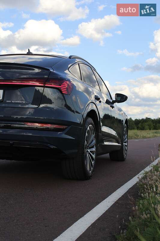 Внедорожник / Кроссовер Audi e-tron 2022 в Киеве