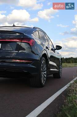 Внедорожник / Кроссовер Audi e-tron 2022 в 
