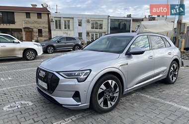 Внедорожник / Кроссовер Audi e-tron 2021 в 