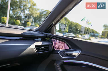Внедорожник / Кроссовер Audi e-tron 2022 в 